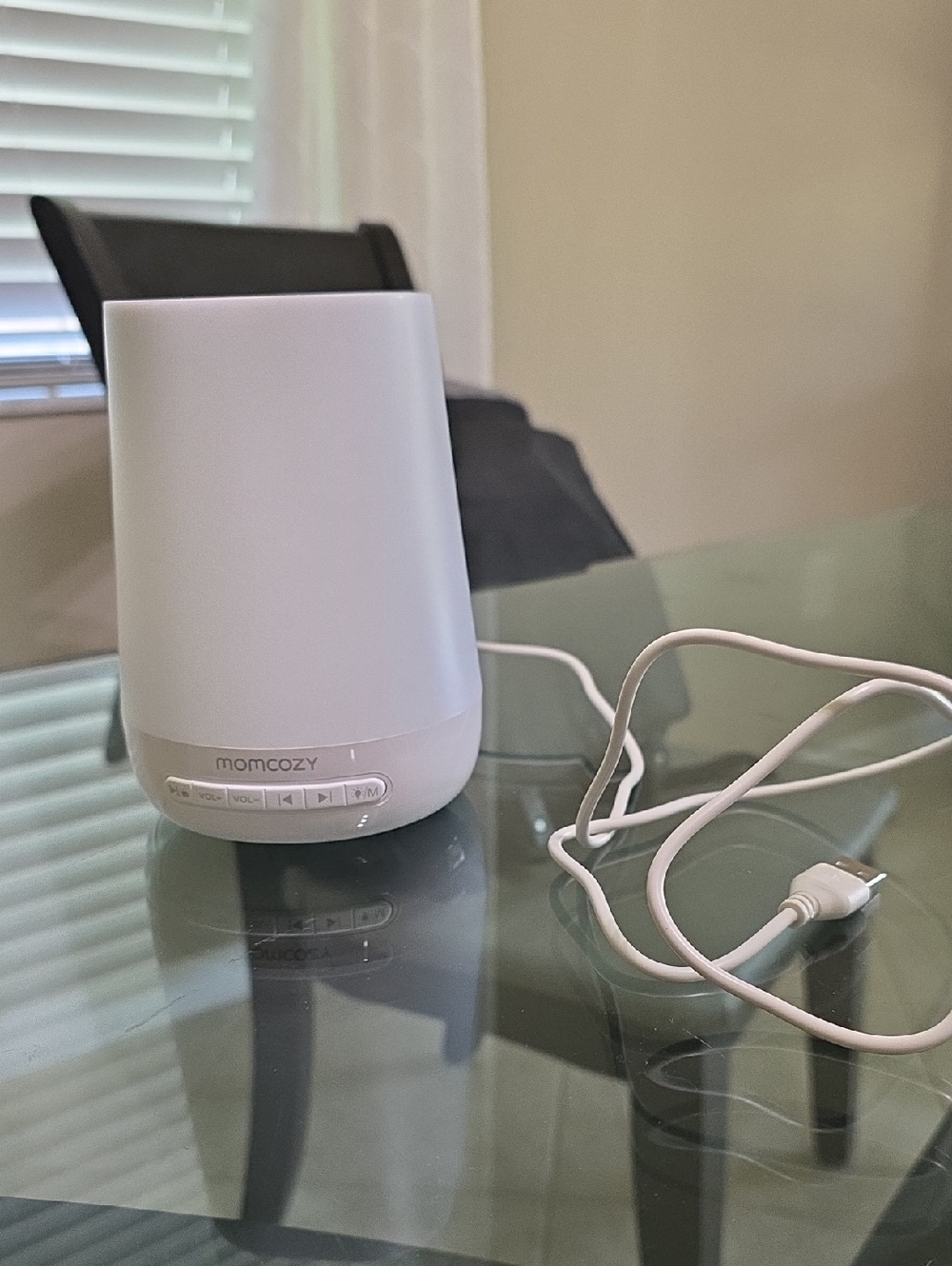 MOMCOZY White Portable Bluetooth Speaker - Compact Audio for Home